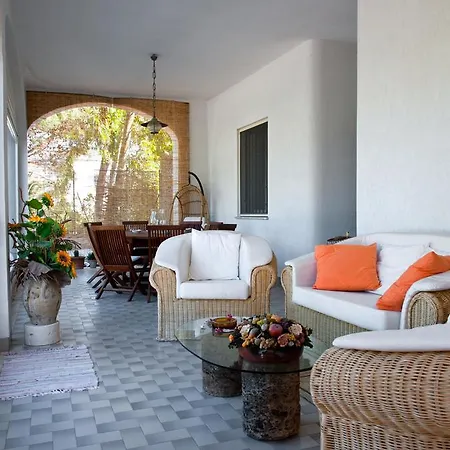 לינה וארוחת בוקר Ines